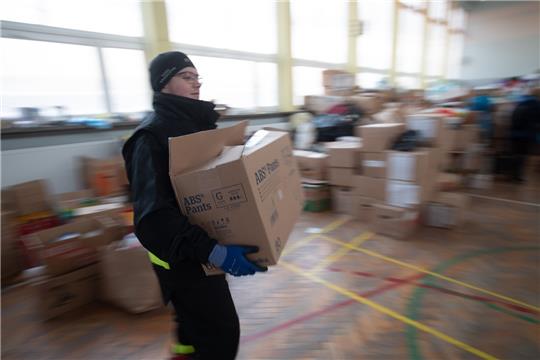 Hilfsgüter wurden an die polnisch-ukrainische Grenze geliefert. In Polen sind mittlerweile über zwei Millionen Geflüchtete angekommen. Foto: Sebastian Gollnow/dpa