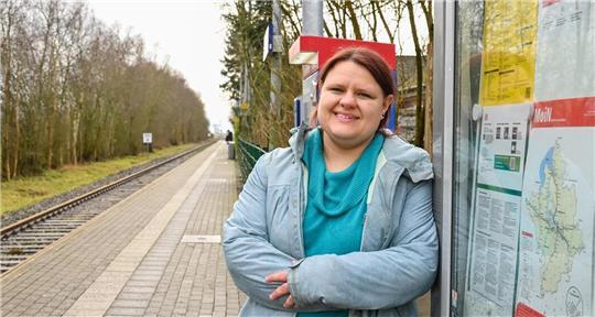 Hilke Hochheiden, Kandidatin für die Linke, wünscht sich mehr Zugverkehr, um auch Menschen auf dem Land eine Alternative zum Auto zu bieten.