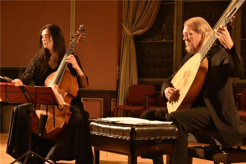 Hille Perl und Lee Santana spielen Kammermusiken aus dem 18. Jahrhundert.  Foto Felsch