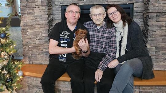 Hinrich Holschen (Mitte) mit Christian und Birgit Kück.