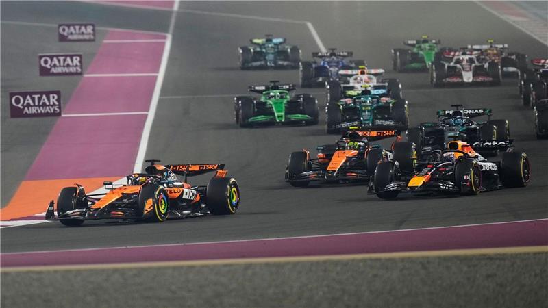 Verstappen vertagt Krönung in Katar: „Jetzt ist alles drin“ Hinter Polesetter Oscar Piastri schnappt sich Max Verstappen nach wenigen 100 Metern WM-Spitzenreiter Lando Norris.