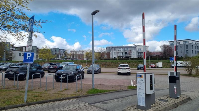 Hinter dem CineStar zahlt man 50 Cent pro angebrochene Viertelstunde.