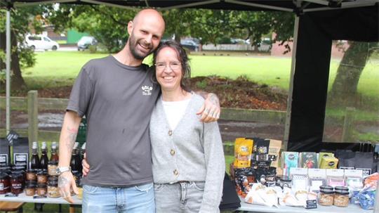 Hinter dem Namen „Tante Hilda“ verbergen sich Monja und Göran Gallandt aus Burweg, die einen Mix aus Café, Frischemarkt, Catering und Feinkost präsentieren.