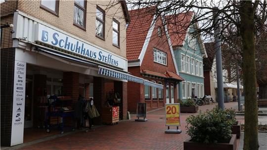 Hinter dem Schuhhaus Steffens – hier das Geschäft in der Otterndorfer Altstadt – liegen schwierige Zeiten. Mit neuen Strukturen und einem neuen Geschäftsführer soll es aufwärtsgehen.