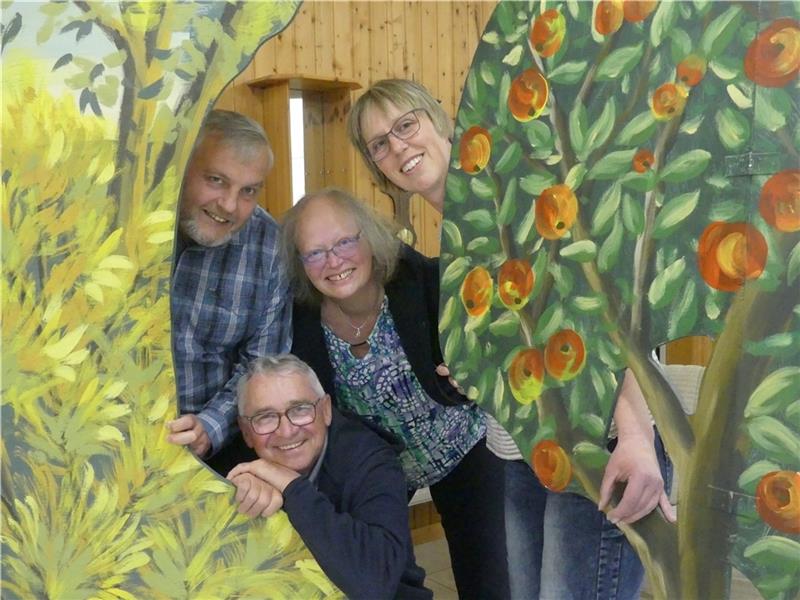 Darum geben die Inseloner nicht auf Hinter den Kulissen der Inseloner hat sich was getan. Ein neuer Vorstand hat sich gefunden. Im Bild (von links) zweiter Vorsitzender Harri Scheibler (unten), Beisitzer Sven Ropers, erste Vorsitzende Heike Granz und Kassenwartin Bianca Abben