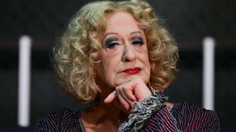 Hinter der Travestiekünstlerin Lilo Wanders steckt der in Celle geborene Ernie Reinhardt. Die von ihm erschaffene Kunstfigur wurde zur Rolle seines Lebens.