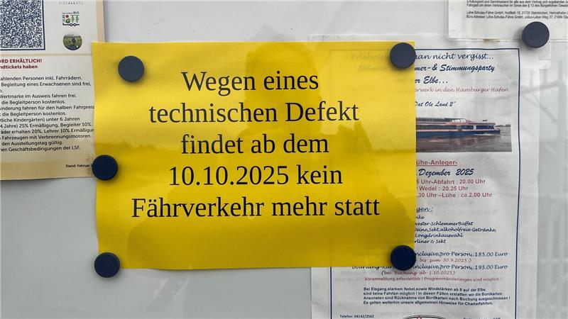 Hinweis im Aushangkasten der Lühe-Schulau-Fähre am Lühe-Anleger in Grünendeich.