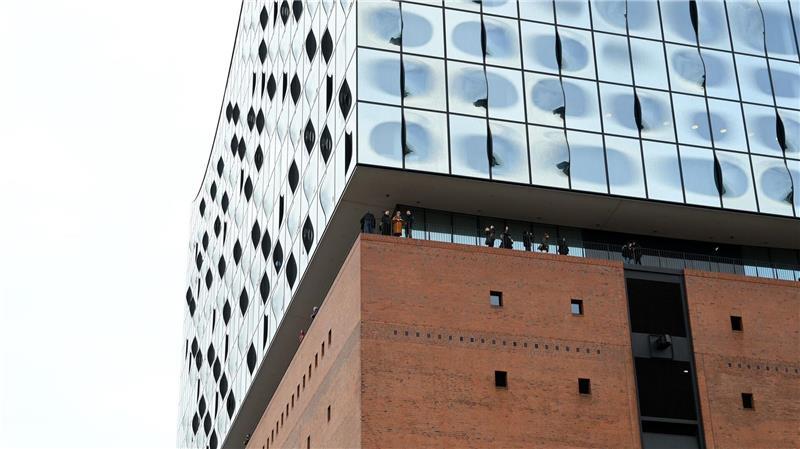 2,2 Millionen Menschen haben Elbphilharmonie-Plaza besucht Hinzu kommen noch die Konzertbesucher der „Elphi“, die mit ihrem Ticket die Plaza besucht haben. (Archivbild)