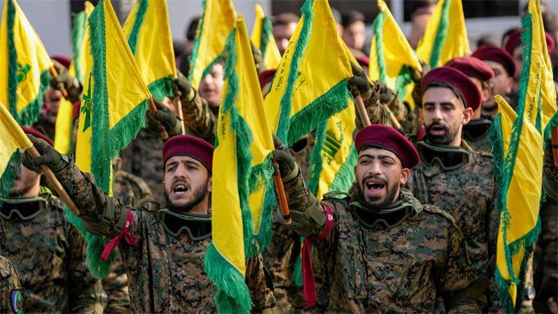 Weitere Eskalation im Südlibanon - Verhandlungen in Gefahr? Hisbollah-Kämpfer bei einer früheren Beerdigung eines hochrangigen Hisbollah-Kommandeurs. (Archivbild)