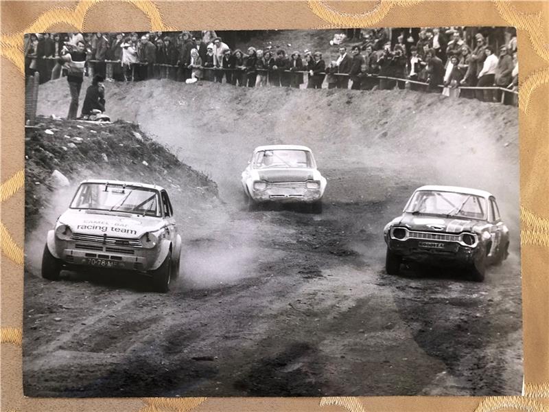 Historische Bilder von Fotografen wie Frieder Michel und Bernd Ewert werden ausgestellt.