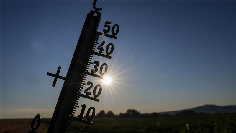 Hitze ist vor allem für ältere ein zunehmendes Gesundheitsrisiko (Archivbild)