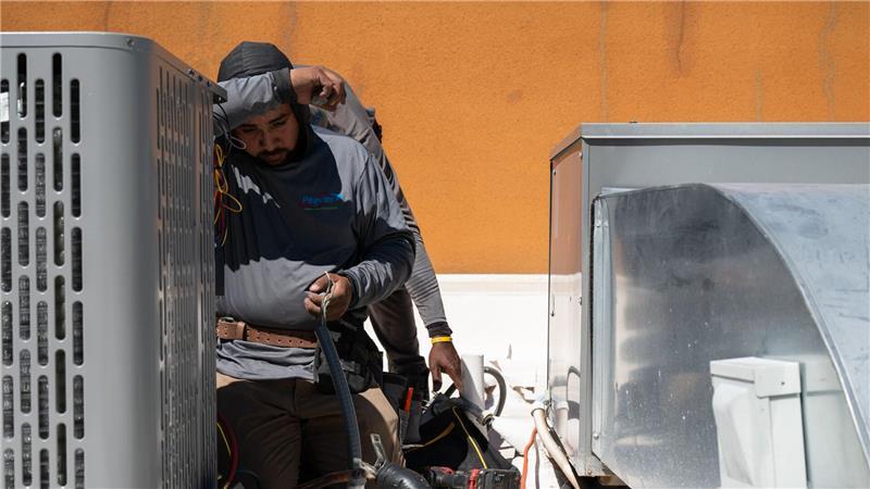 Hitze wie sonst erst im Mai bringt die Menschen und Tiere in Arizona gerade an ihre Grenzen. 