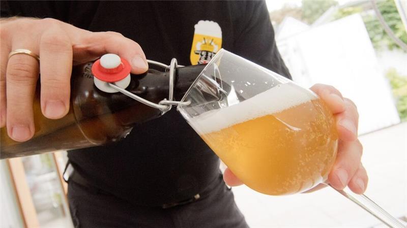 Mindestlohn, Bundestag, Nachname – was sich 2025 ändert Hobbybierbrauer dürfen künftig mehr Bier steuerfrei brauen. (Archivbild)