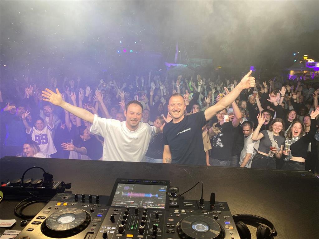 Hoch die Hände - Wochenende: DJ Philip Lopez und Dj Beatchange vom Studio 21 hei...