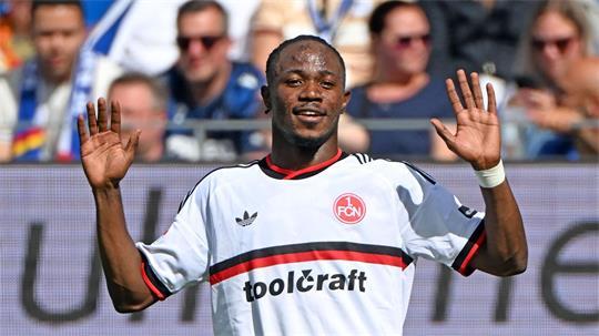 Hoch die Hände, Wochenende: Nürnbergs Mohamed Ali Zoma traf auch an diesem wieder.