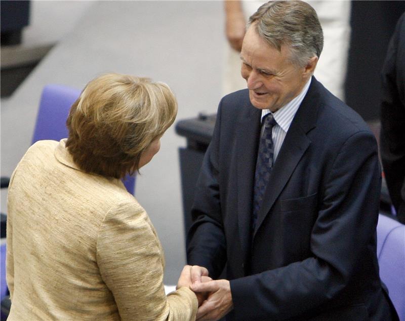 Hoch geschätzt über die Parteigrenzen hinaus: Uli Klose mit Bundeskanzlerin Angela Merkel (CDU). Foto dpa