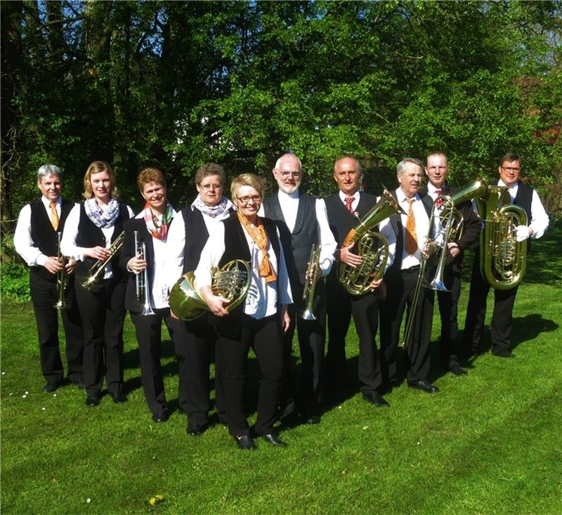 Hoch motivierte Freizeitmusiker spielen seit zehn Jahren im Brass-Ensemble Krummendeich . Sie wollen an Himmelfahrt beim Gottesdienst wieder für beste Stimmung in der Kirche sorgen.