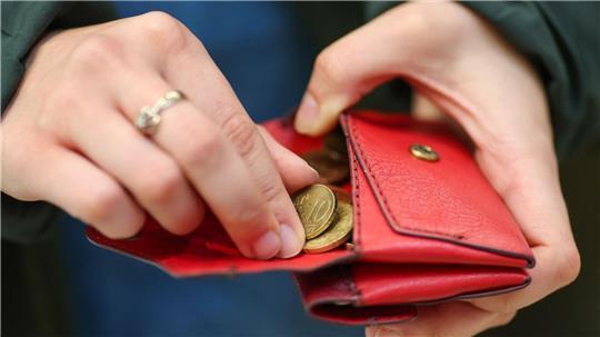 Inflation lässt nach - aber weiter über zwei Prozent Höhere Inflationsraten schmälern die Kaufkraft der Menschen. (Symbolbild)