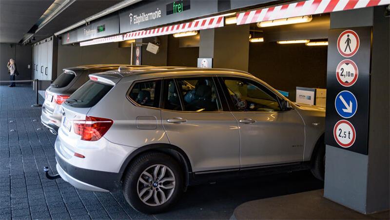 Höhere Parkgebühren für „Monster-SUV“ auch in Hamburg? Höhere Parkgebühren für besonders schwere Pkw