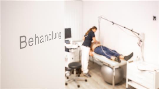 Höhere Zusatzbeiträge machen die Krankenversicherung teurer – doch lohnt es sich, die Kasse zu wechseln?