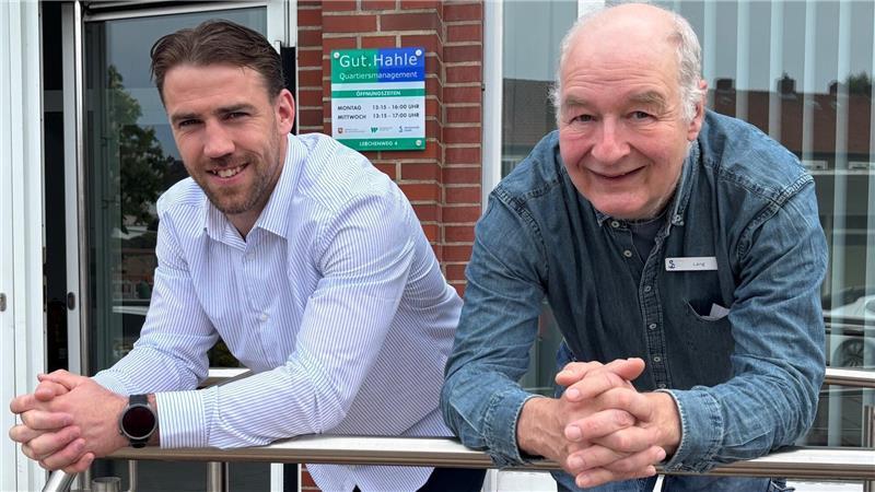 Hoffen, dass sich die neue Anlaufstelle für die Menschen aus Hahle schnell mit Leben füllt: Nico von der Reith (links) und Daniel Lang.