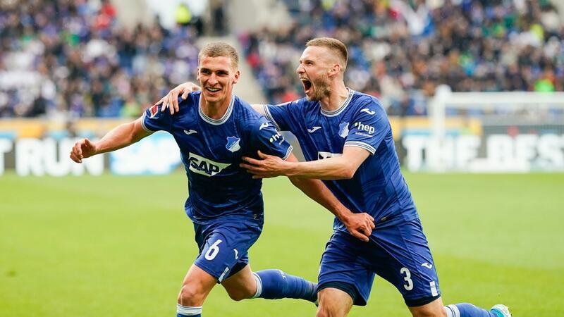 FC Bayern dominiert in Berlin - Darmstadt vertagt Abstieg Hoffenheims Torschütze Grischa Prömel (l) jubelt mit Pavel Kaderabek über das Tor zum 2:1.