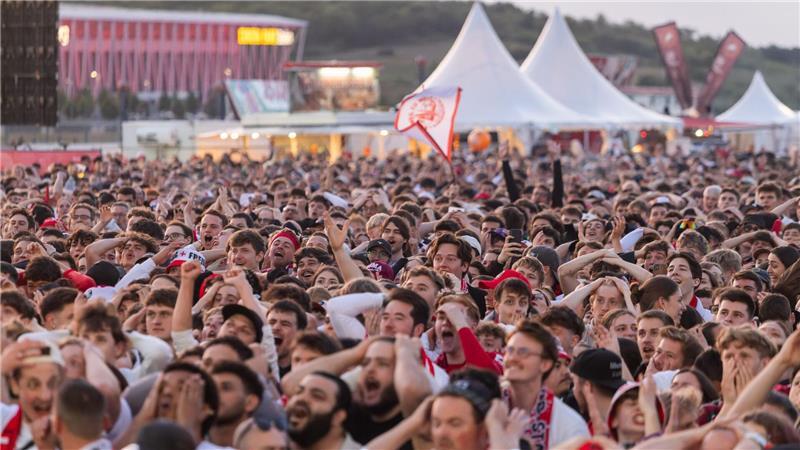 Hofften vergebens: SC-Fans beim Public Viewing auf dem Freiburger Messegelände.