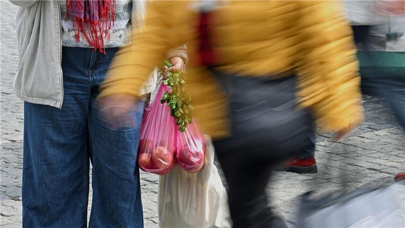 Hohe Inflationsraten kosten Verbraucher Kaufkraft (Archivbild)