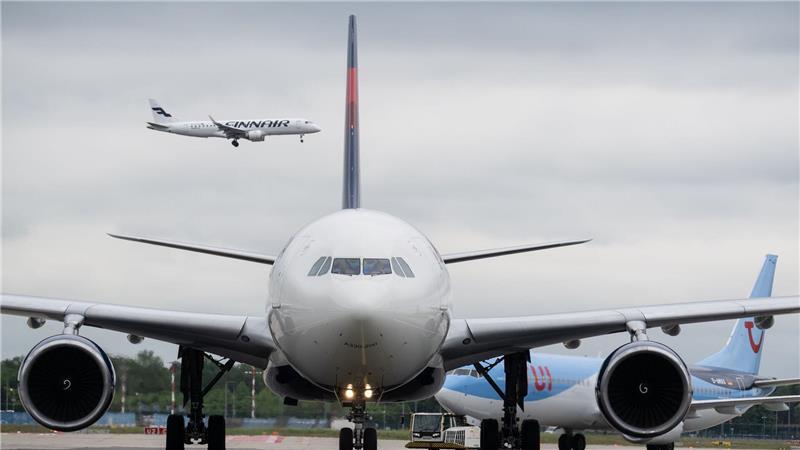 Hohe Kerosinpreise sind laut EU-Kommission kein außergewöhnlicher Umstand: Fluggäste müssen bei Flugstreichungen entschädigt werden.