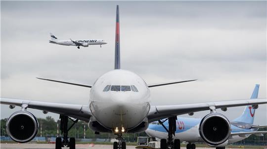 Hohe Kerosinpreise sind laut EU-Kommission kein außergewöhnlicher Umstand: Fluggäste müssen bei Flugstreichungen entschädigt werden.