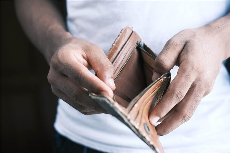 Zahl der Insolvenzen von Unternehmen und Verbrauchern steigt im Norden Hohe Verbraucherpreise bringen immer mehr Bürger in Bedrängnis. Wer sich überschuldet, muss irgendwann Privatinsolvenz anmelden. Symbolfoto: Towfiqu barbhuiya / Unsplash
