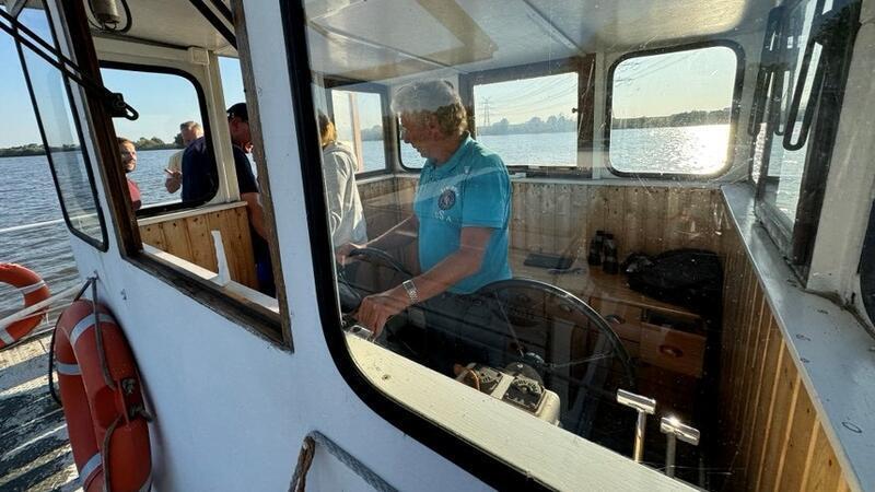 Neuer Lühesand-Pächter in Sicht: So reagieren die Dauercamper Holger Blohm setzt ein letztes Mal die Dauercamper zum Festland über.
