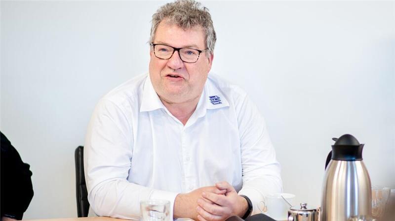 Holger Elixmann bleibt Präsident des VfL Osnabrück Holger Elixmann bleibt Präsident des VfL Osnabrück.