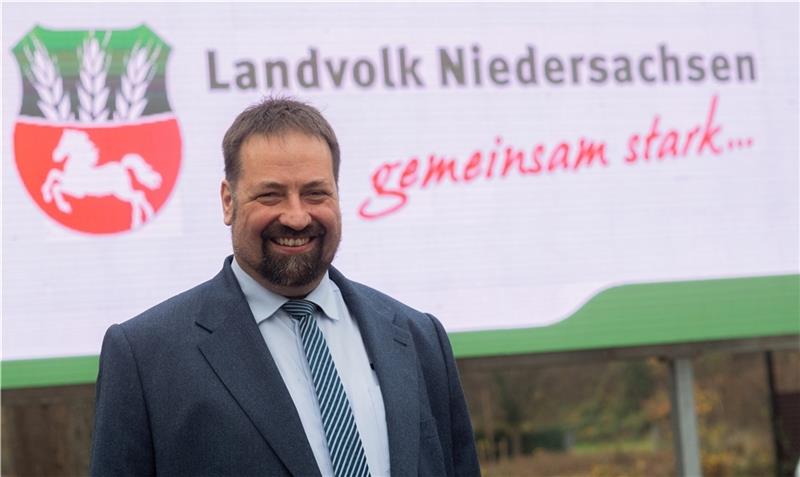 Holger Hennies , neuer Präsident des Landesbauernverbandes, war digital beim Landvolk Stade zu Gast. Foto: dpa/Stratenschulte