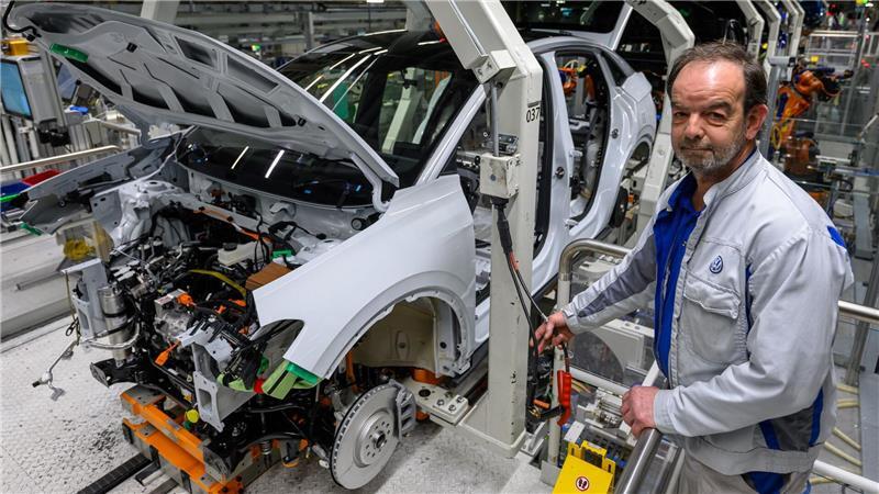 Holger Simon hat Höhen und Tiefen am VW-Standort in Zwickau miterlebt. „Ich war damals euphorisch, etwas Neues mit aufzubauen“, erinnert er sich an die Zeit Anfang der 1990er Jahre.