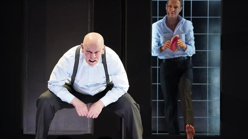 Viel Jubel für John Malkovich am Hamburger Thalia Theater Hollywoodstar John Malkovich zusammen mit der litauischen Schauspielerin Ingeborga Dapkunaite im Theaterstück „In the Solitude of Cotton Fields“ im Thalia Theater.