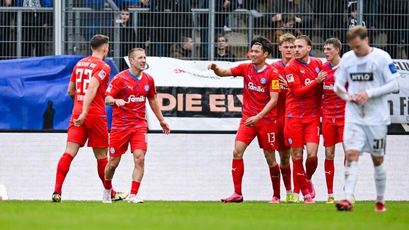Holstein Kiel feiert einen souveränen Auswärtssieg bei der SV Elversberg.