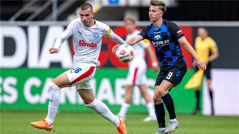 Sondertrikots und Druck: Kiel muss gegen Bochum punkten Holstein Kiels David Zec (l) ist im Heimspiel gegen den VfL Bochum gesperrt.