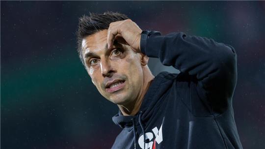 Holstein Kiels Trainer Marcel Rapp muss sich einige Gedanken machen.