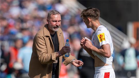 Holstein Kiels Trainer Tim Walter kann vorerst nicht auf Innenverteidiger Frederik Roslyng zurückgreifen. (Archivbild)