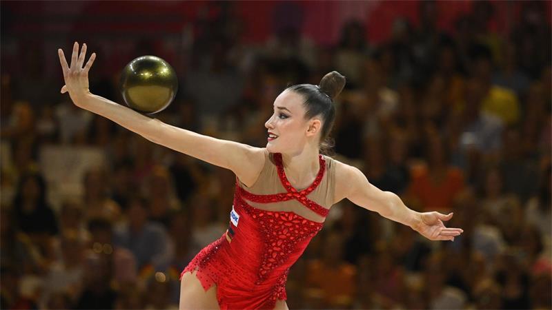 Holt Gold mit dem Ball: Darja Varfolomeev.