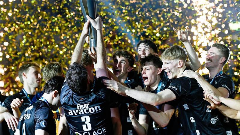 Holten sich im Februar im Pokalfinale den ersten Titel der Vereinsgeschichte: Lüneburgs Volleyballer. (Archivbild)