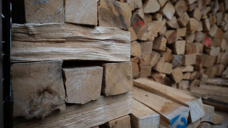 Holzdiebe verletzen in der Region Hannover eine Frau. (Symbolbild)