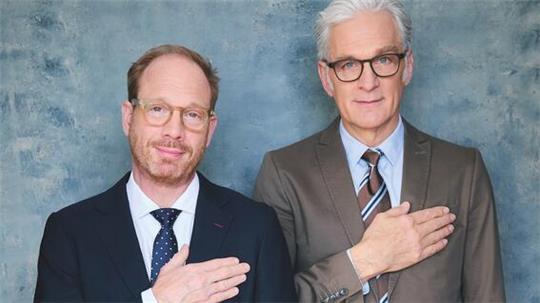 Hommage beim Holk: Johann von Bülow und Walter Sittler erwecken den legendären Text „Ich gebe Ihnen mein Ehrenwort“ zu neuem Leben.