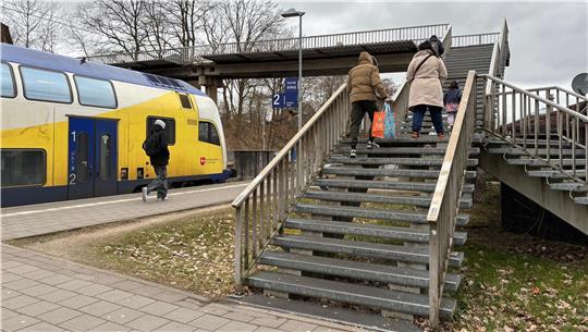 Horneburg will den Bahnhof mit Aufzügen barrierefrei machen - die Deutsche Bahn sieht dafür keine Notwendigkeit.