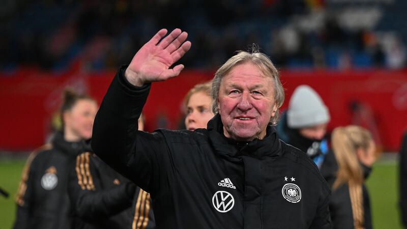 DFB-Frauenteam bleibt Großbaustelle Horst Hrubesch bleibt vorerst Interims-Bundestrainer der deutschen Fußballerinnen.
