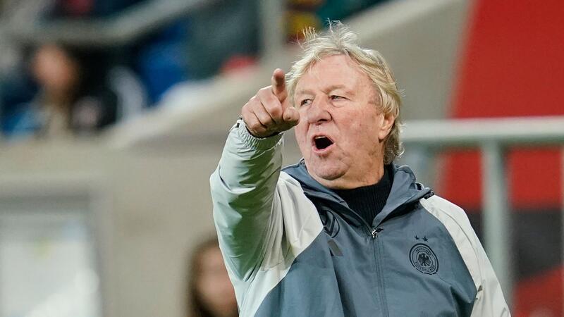 Hrubesch: Voss-Tecklenburgs Vertragsauflösung kein Thema Horst Hrubesch kann froh sein, dass die Hängepartie um Frauen-Bundestrainerin Voss-Tecklenburg beendet ist.