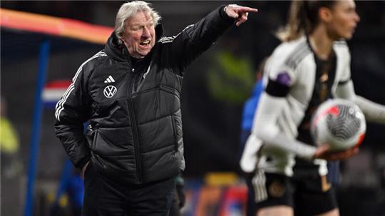 Horst Hrubesch wird dem HSV noch bis zur kommenden Saison fehlen.