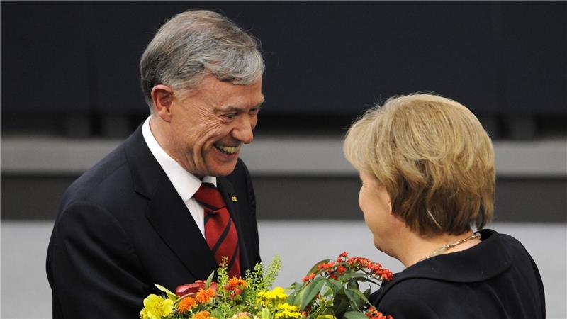 Horst Köhler (l) galt als einer der prominentesten Quereinsteiger in der Bundespolitik. (Archivbild)