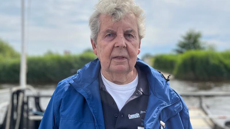 Horst Schimkatis bildet seit 15 Jahren ehrenamtliche Fährleute aus.